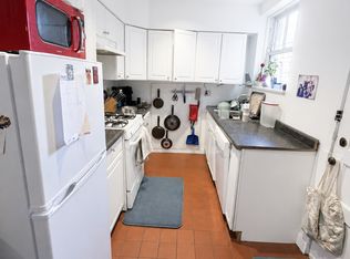 646 W Oakdale Ave #2R, Chicago, IL 60657
