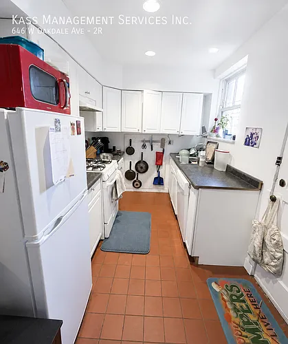 646 W Oakdale Ave Photo 1