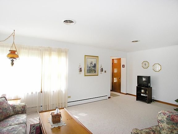 4th image of 754 E 157th Pl