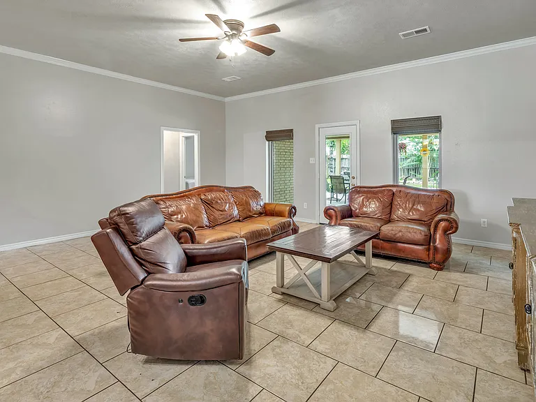1209 Portsmouth Ct — Photo 9