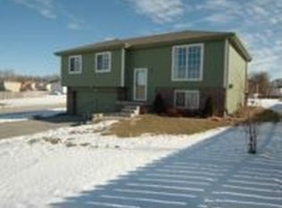 1121 Shawnee Rd, Papillion, NE 68046