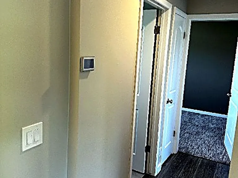 1102 E Sleepy Hollow Ln — Photo 11