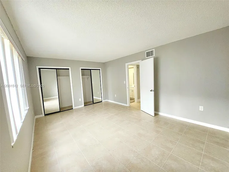 335 SW 20th St #9 — Photo 11