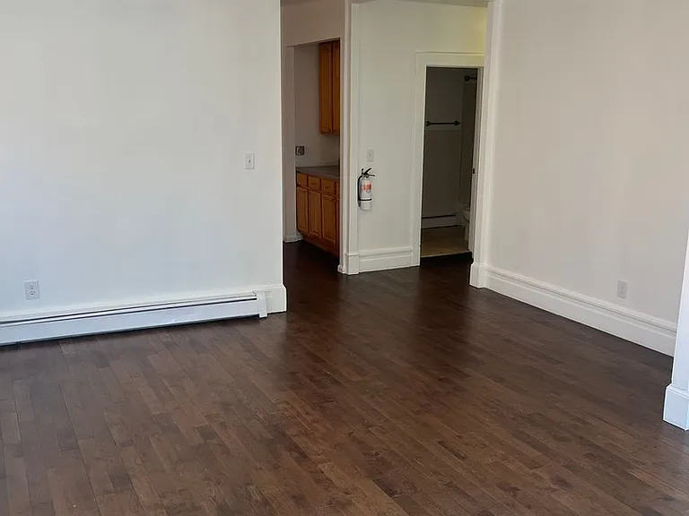 513 Bangs Ave — Photo 3