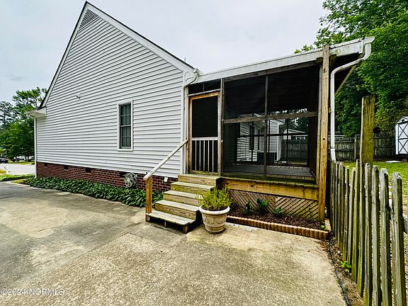 4th image of 700 Pine Knoll Drive