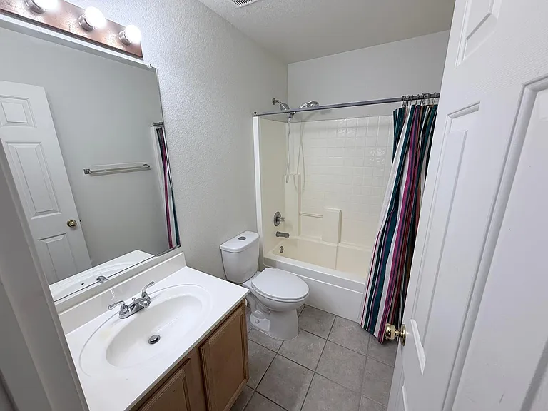 1106 S Fresno Ct — Photo 6