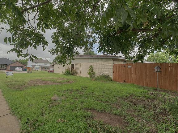 3rd image of 2441 SW 77th St