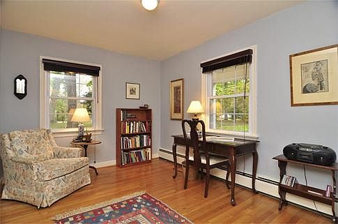 4th image of 188 W Queens Dr