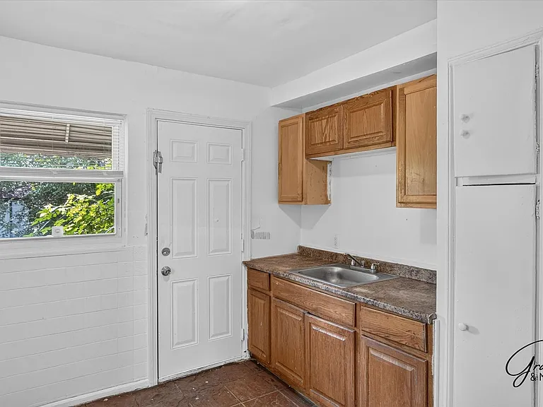 18474 Kelly Rd — Photo 11