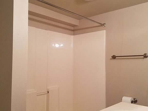 4th image of 3001 Preble St APT 3