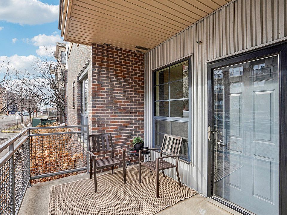 1st image of 825 Berry St APT 106