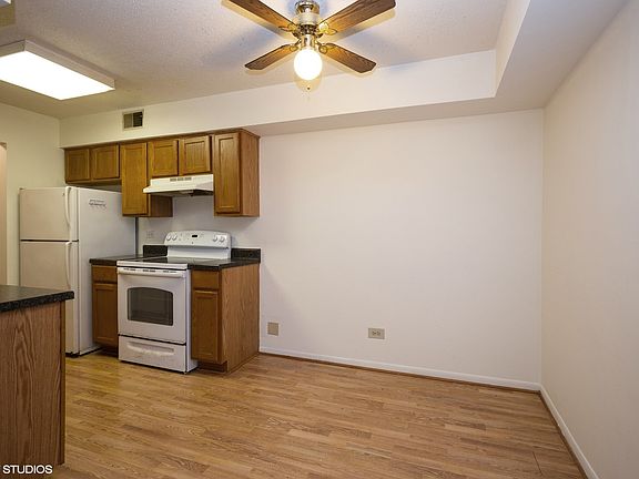 5th image of 1037 Buccaneer Dr APT 1