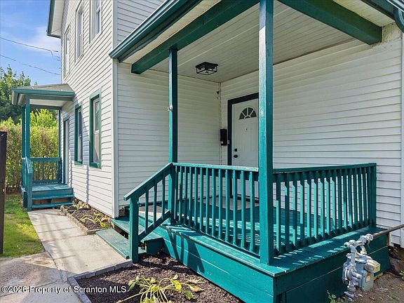 3rd image of 1110 Lloyd St