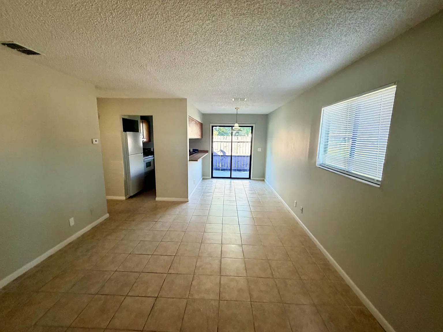 2 bed, 900 sqft, $1,050 — Photo 2
