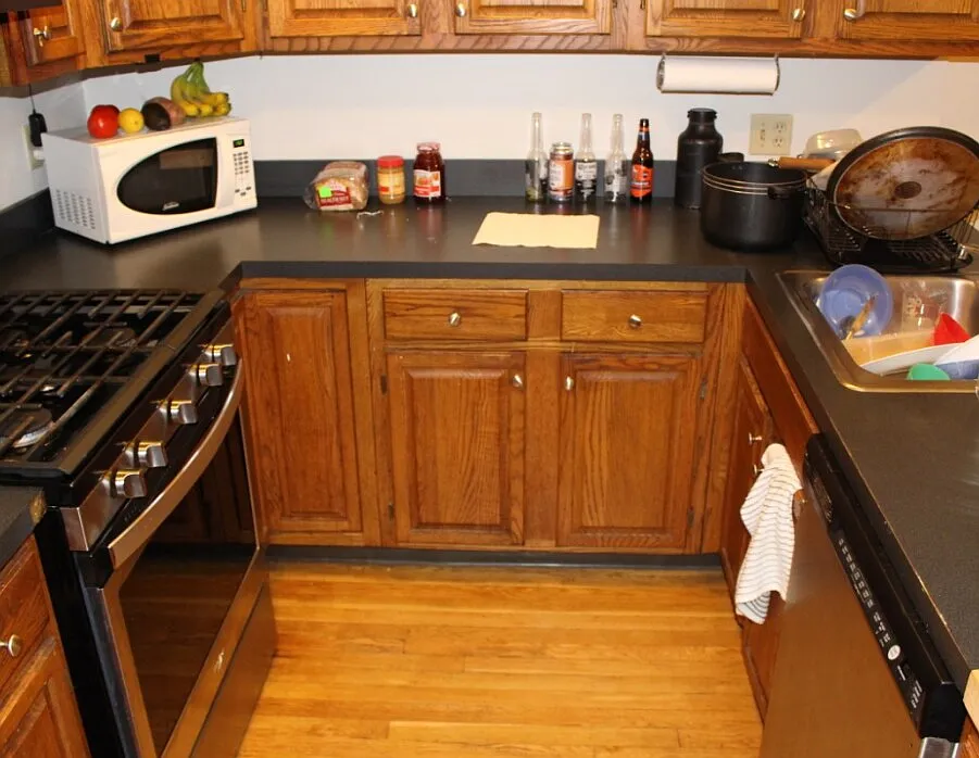 2 bed, 1.0 bath, 9999 sqft, $1,200 — Photo 2
