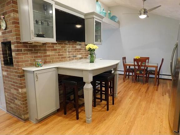 5th image of 13 Deborah Dr