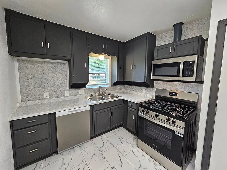 2023 E Illinois Ave — Photo 21