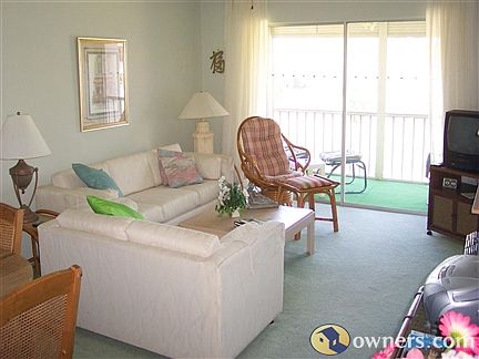 Living Room and lanai - Apt. 302