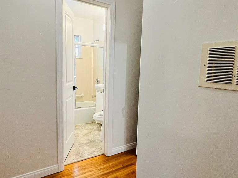 3131 Dwight St — Photo 15