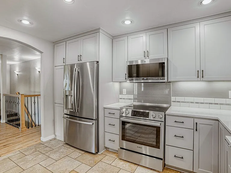 2507 NE 59th St — Photo 13