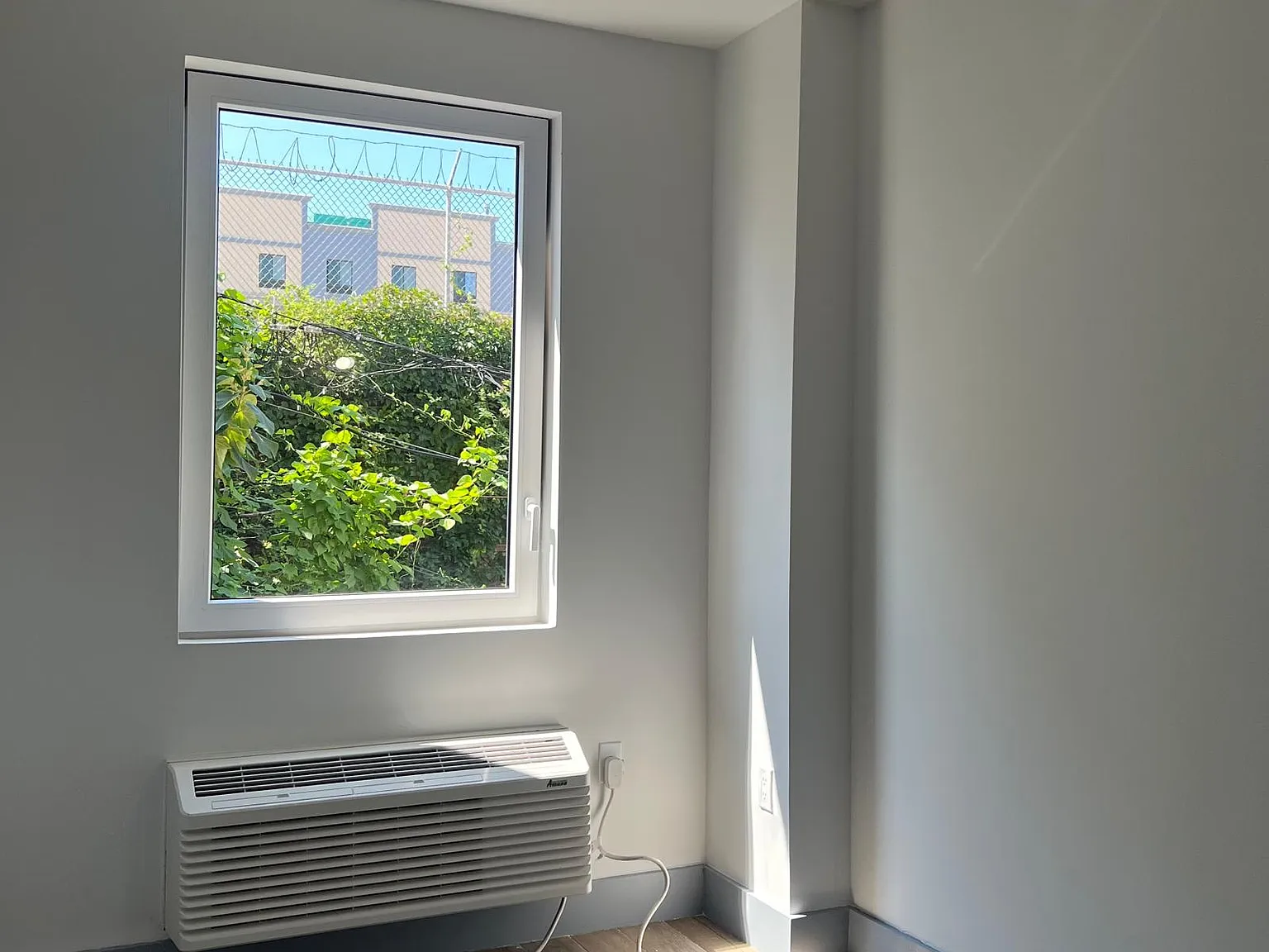 1 bed, 700 sqft, $2,762 — Photo 2