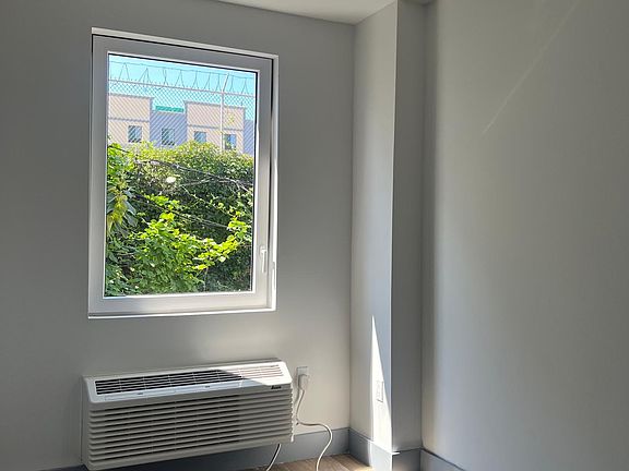 2nd image of 1143 Hoe Ave #2G