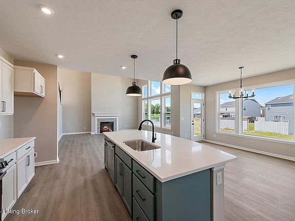 4th image of 107 Dayflower Ct