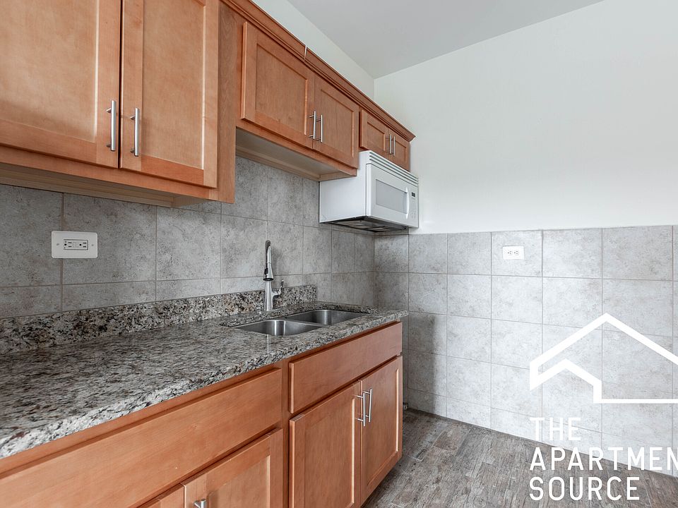 1st image of 2712 N Milwaukee Ave APT 301