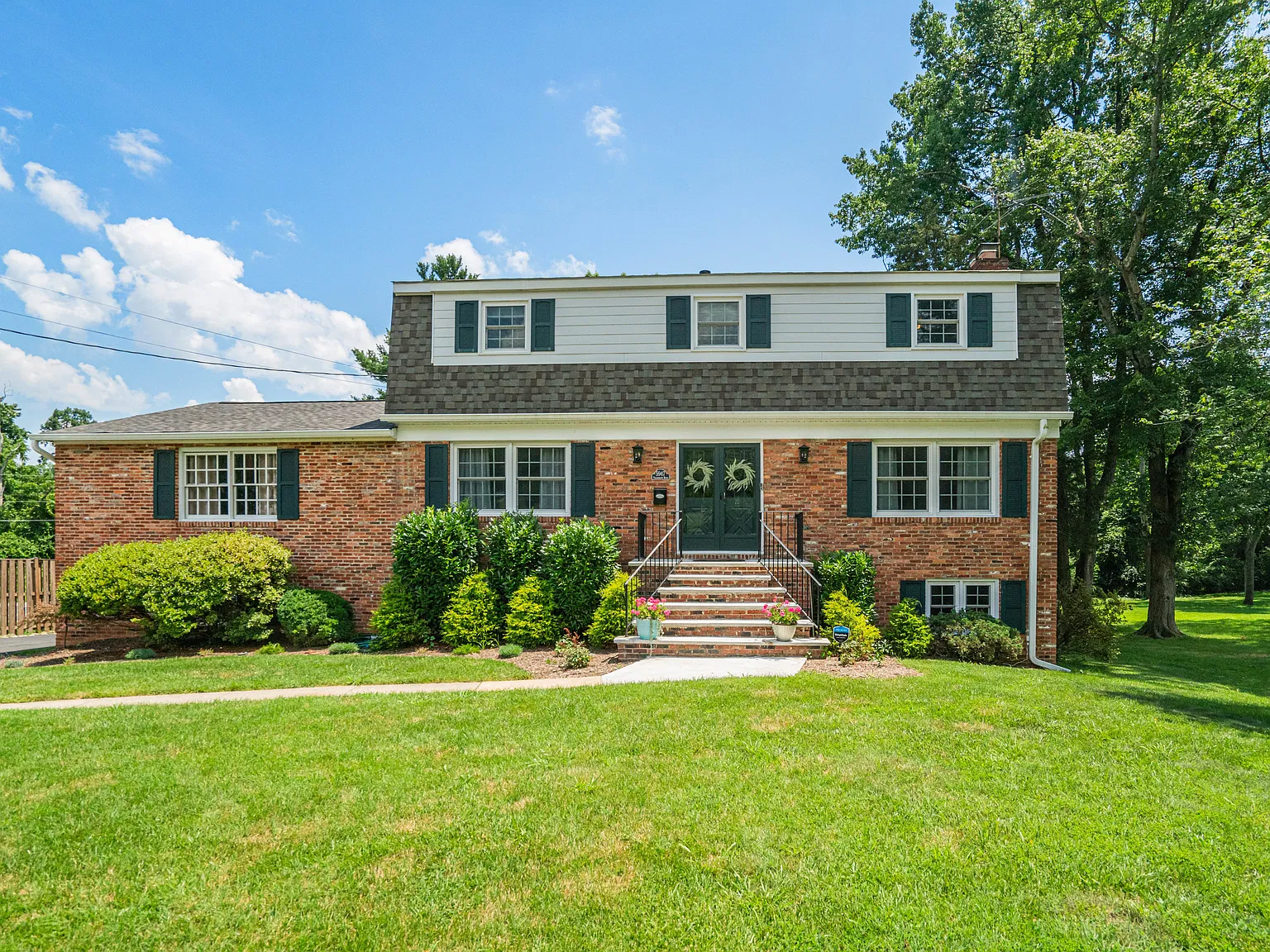5 bed, 3.5 bath, 3016 sqft, $5,500 — Photo 1