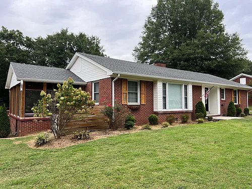 1056 Phelps Ln Photo 1