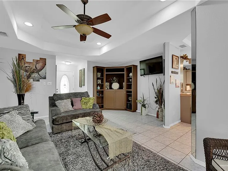 4608 W Ivy Ave — Photo 5