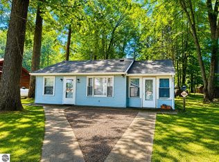 1949 Wolf Lake Dr, Baldwin, MI 49304