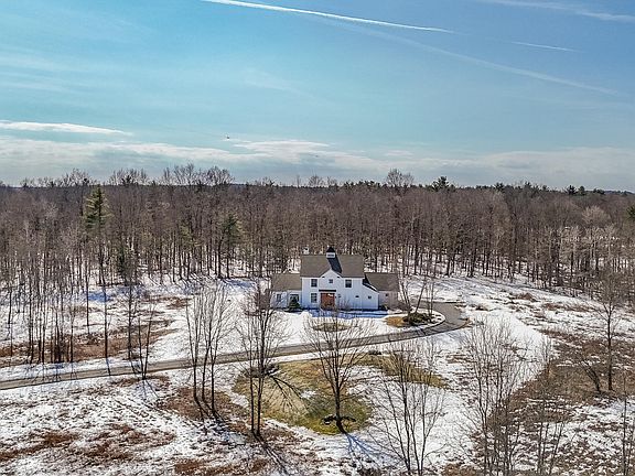 2nd image of 13 Saratoga Farm Road