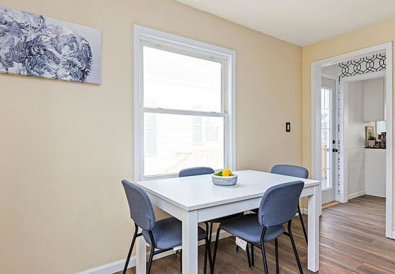 3rd image of 2302 W Laura Ave