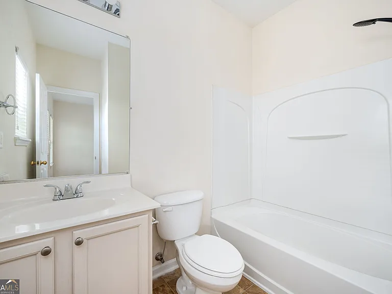 2213 Leicester Way SE — Photo 6