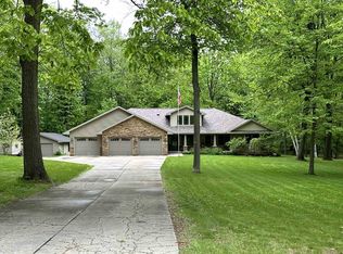 5820 Wedgewood Dr S, Little Suamico, WI 54141