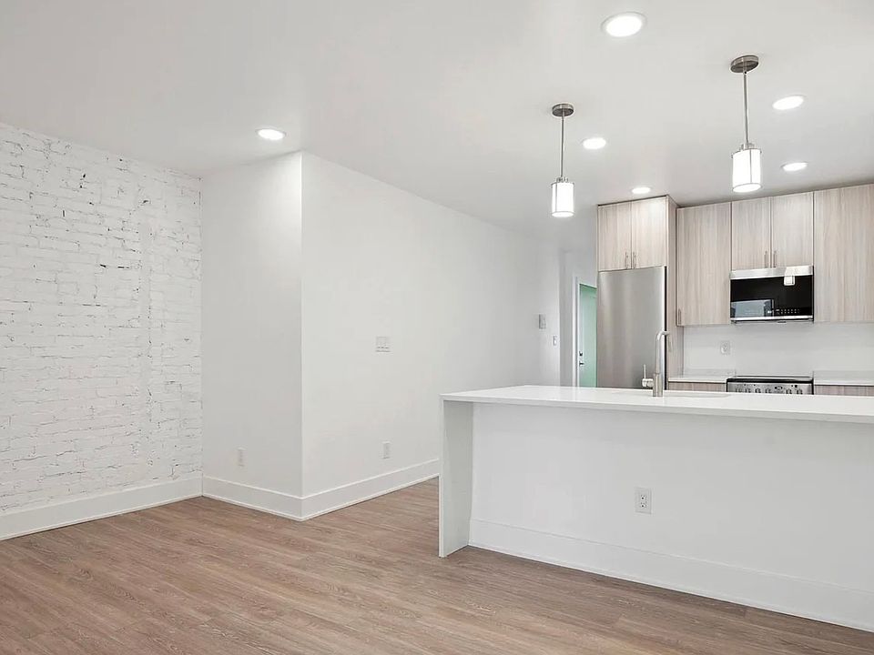 1st image of 5043 Spruce St #3