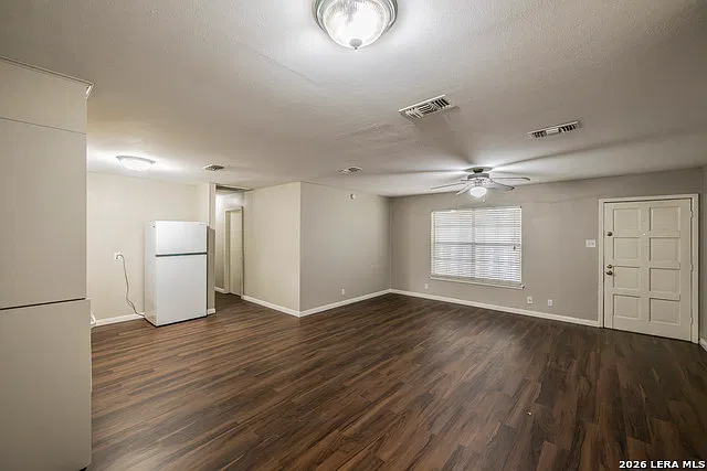 3 bed, 1.0 bath, 1270 sqft, $1,395 — Photo 4