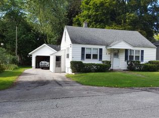 8172 5th St, Onekama, MI 49675