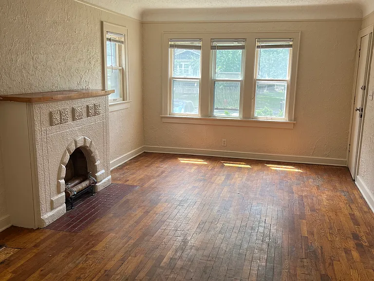 242 W High St #1 — Photo 1