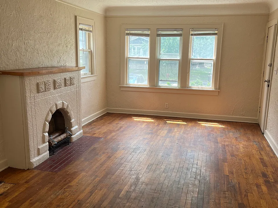 242 W High St #1
