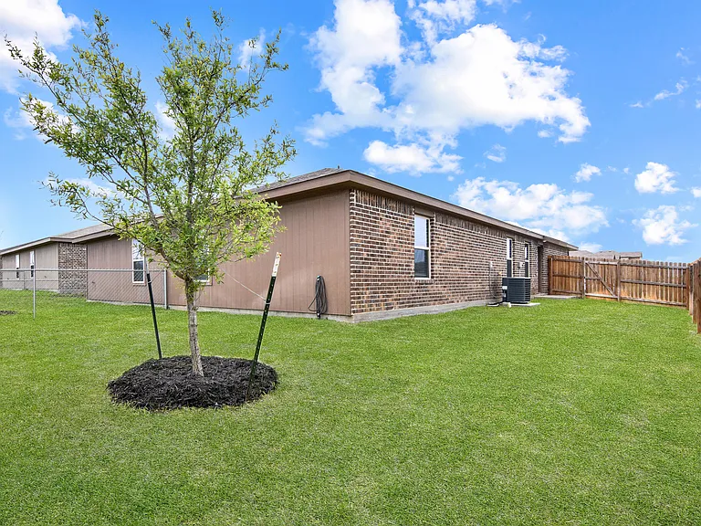 1006 Barbara Jordan St — Photo 24