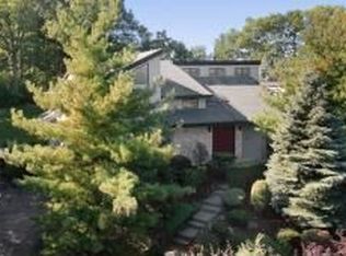 4 Rainbow Ridge Dr, Livingston, NJ 07039