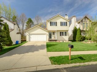 7086 Villa Dr, Waterford, MI 48327