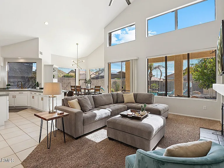 1125 E Irma Ln — Photo 13