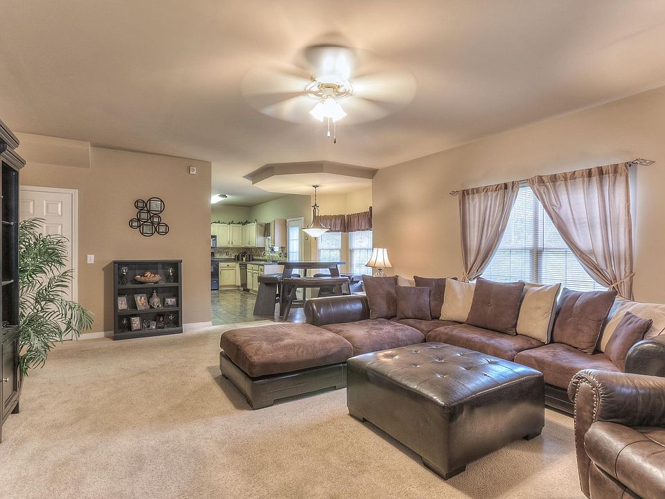 2nd image of 209 Annesbury Ln