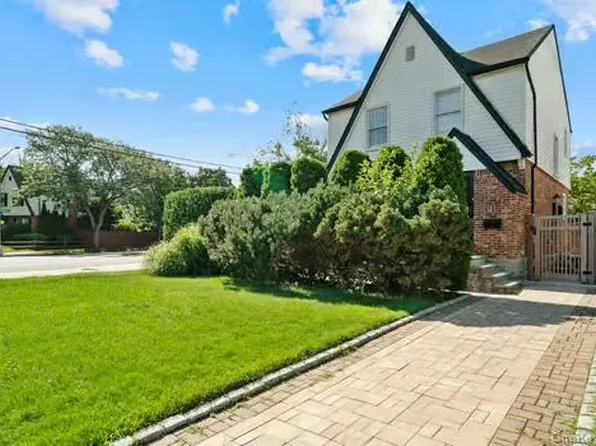 169-56 24 Ave, Whitestone, NY 11357