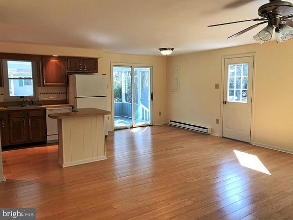 3rd image of 5 Meadow Ln