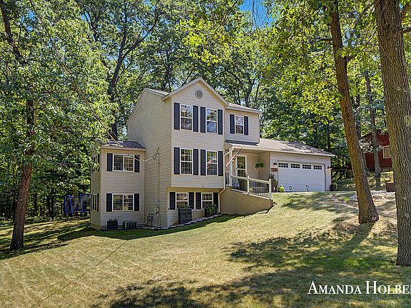 3rd image of 6576 Ramsdell Dr NE