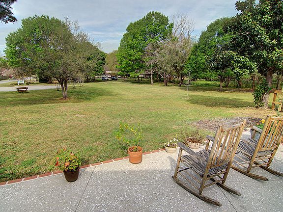 3rd image of 5101 Victoria Ave